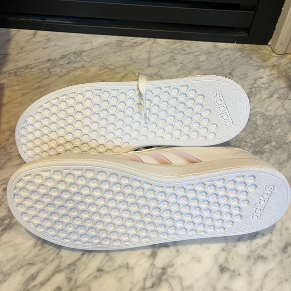 NWT ADIDAS Grand Court 2.0 K Unisex
Kids Tennis Shoe Sneakers size 6.5 - Picture 5 of 8